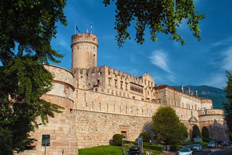  Le Château de Buonconsiglio: Une forteresse médiévale majestueuse et un musée d'art fascinant!