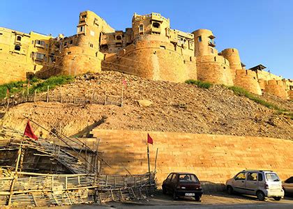 Le Fort de Jaisalmer : Un joyau architectural niché dans le sable doré!