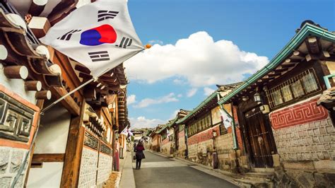  Le Village Hanok de Bukchon: Un Voyage dans le Temps à Séoul!